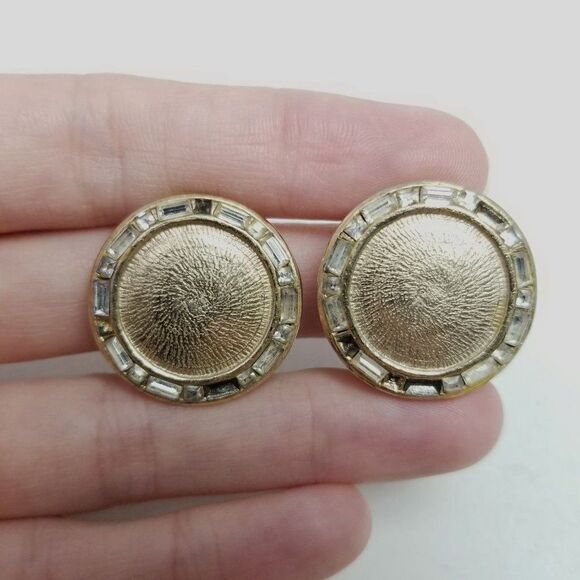 Vintage Berger Rhinestone Clip On Earrings, Gold Tone Round Shape 50s Style - Picture 2 of 7